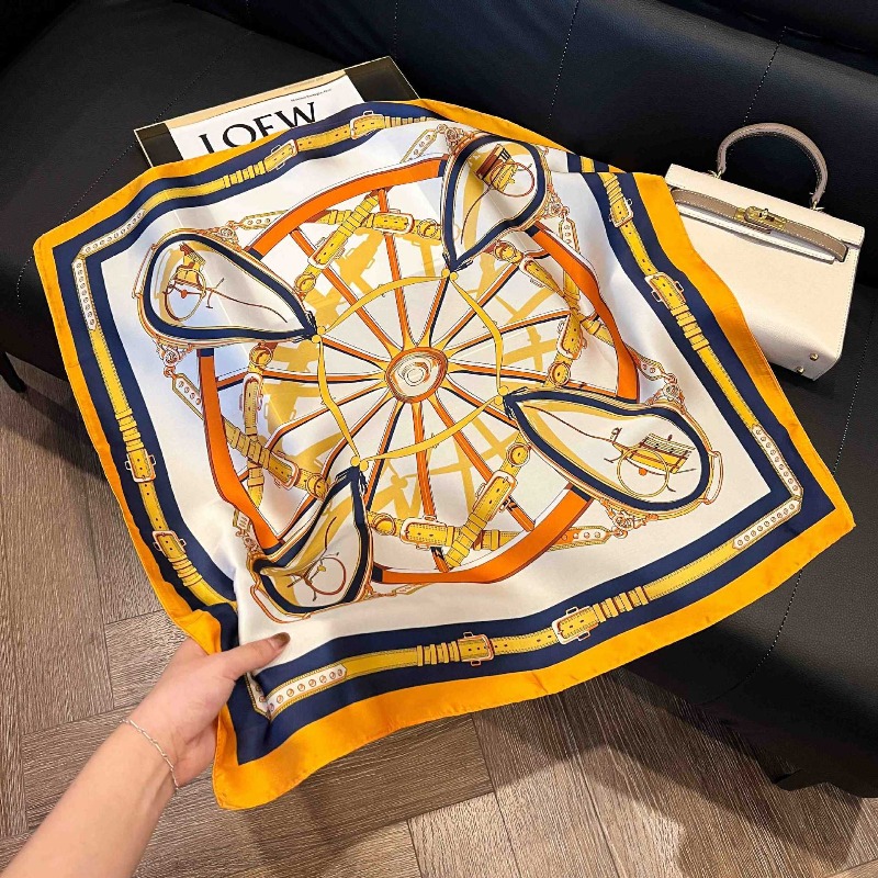 Foulard carré en soie de luxe  - Luxury Bags Quality avis et prix