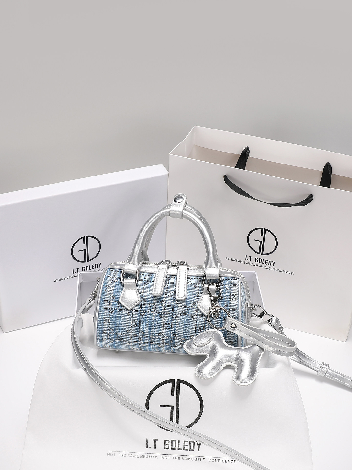 Sac Boston de luxe et vintage  - Luxury Bags Denim avis et prix
